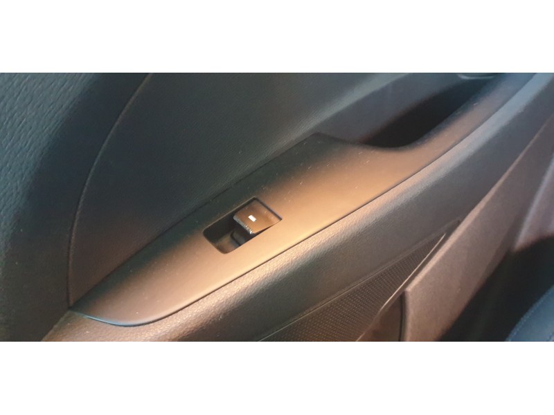 Recambio de mando elevalunas trasero derecho para hyundai tucson 1.6 cat referencia OEM IAM 93580D3110  