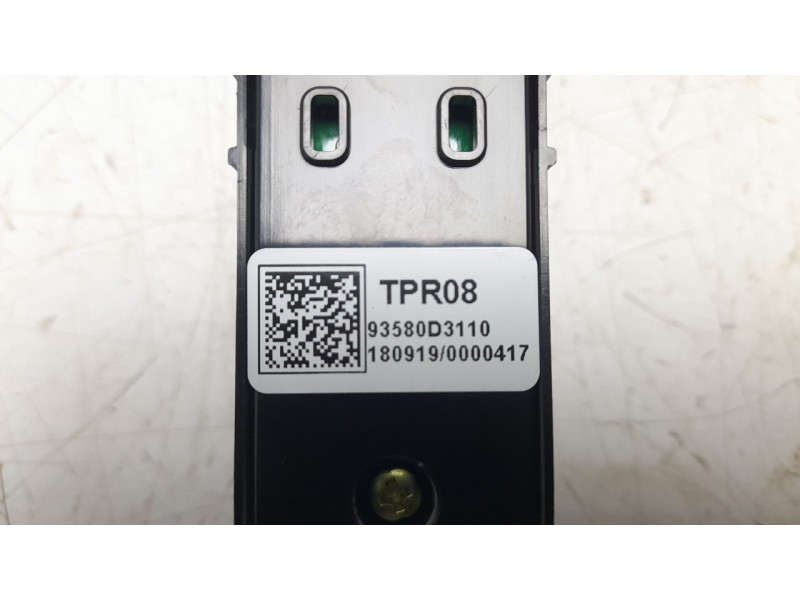 Recambio de mando elevalunas trasero derecho para hyundai tucson 1.6 cat referencia OEM IAM 93580D3110  