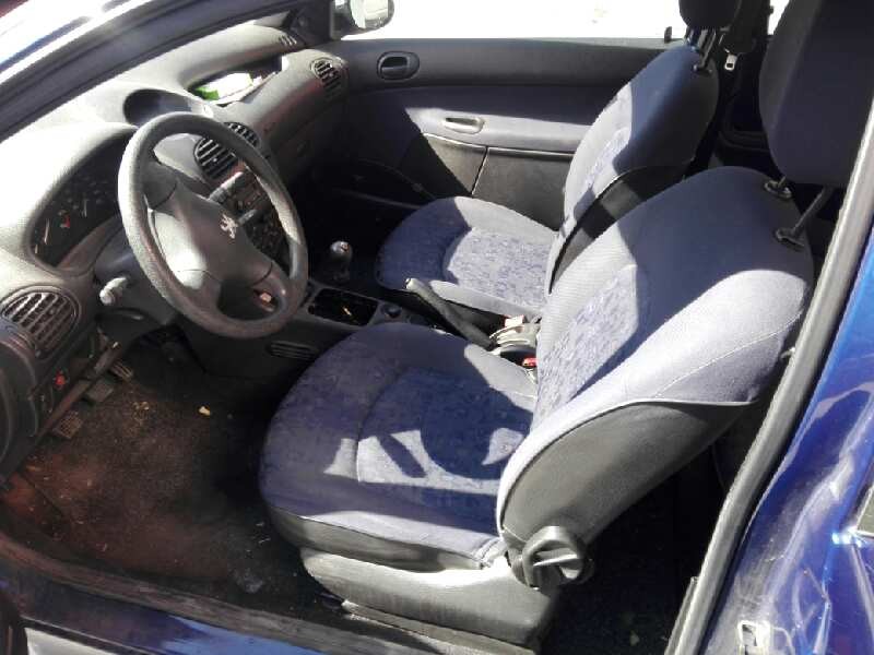 peugeot 206 berlina del año 2000