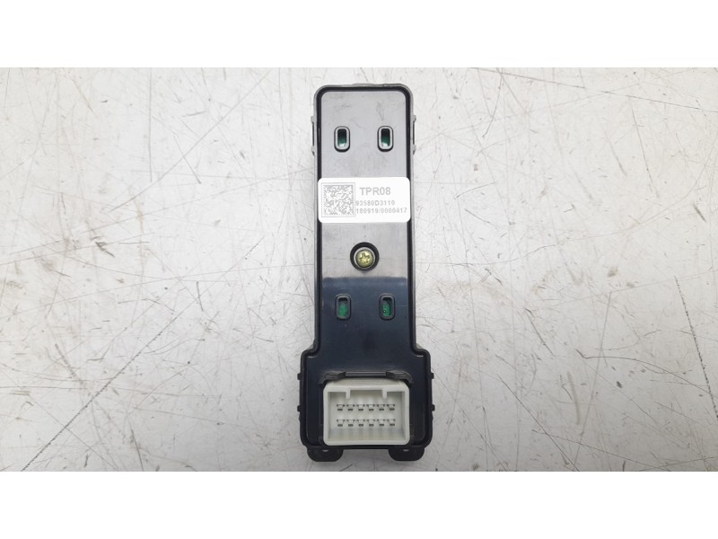 Recambio de mando elevalunas trasero derecho para hyundai tucson 1.6 cat referencia OEM IAM 93580D3110  