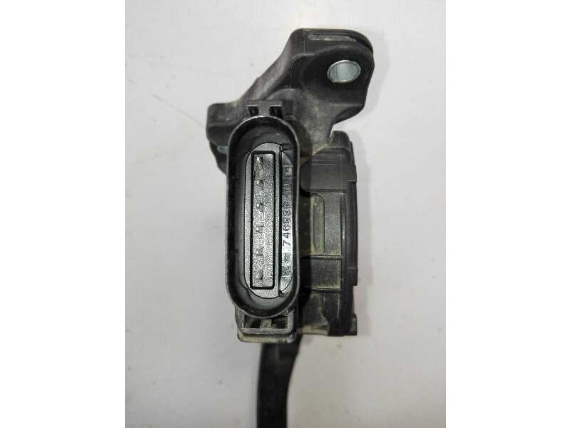 Recambio de potenciometro pedal para land rover freelander (lr2) 2.2 td4 cat referencia OEM IAM 7G9N9F836EA 6PV00922024 