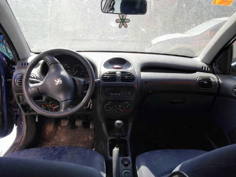 peugeot 206 berlina del año 2000