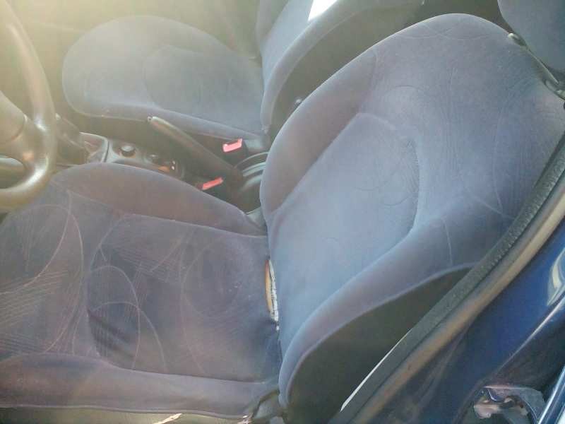 peugeot 206 berlina del año 2001