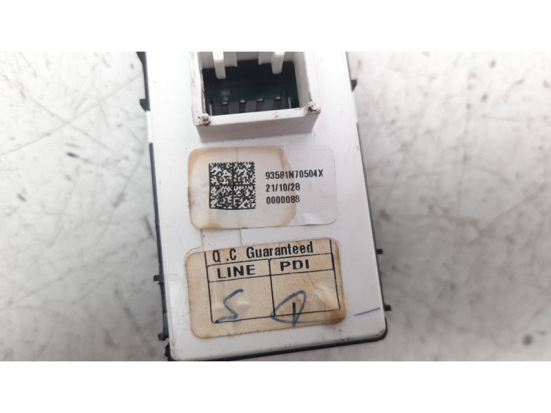 Recambio de mando elevalunas delantero derecho para hyundai tucson (nx) maxx 2wd referencia OEM IAM 93581N70504X  
