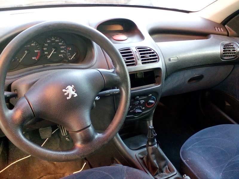 peugeot 206 berlina del año 2001