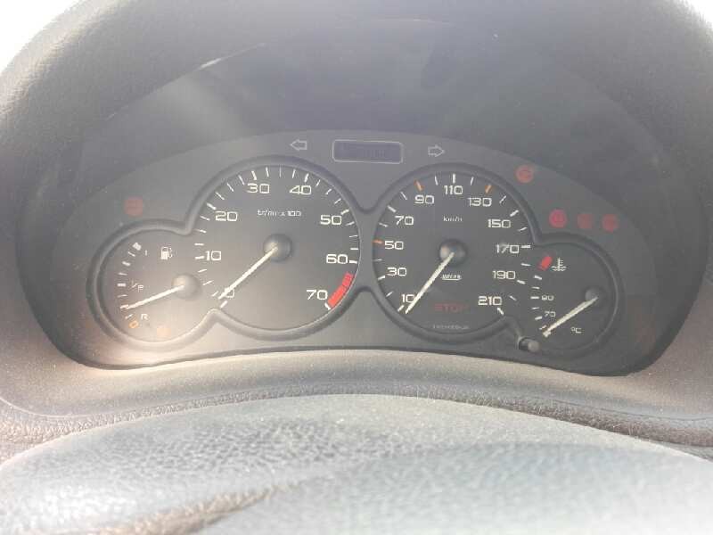 peugeot 206 berlina del año 2000