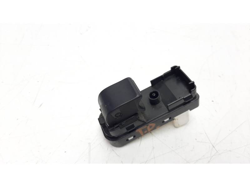 Recambio de mando elevalunas trasero derecho para mazda 3 lim. () 2.2 turbodiesel cat referencia OEM IAM KD3566370  
