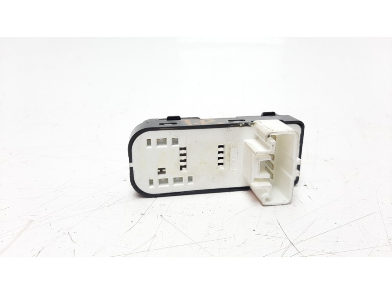 Recambio de mando elevalunas trasero derecho para mazda 3 lim. () 2.2 turbodiesel cat referencia OEM IAM KD3566370  