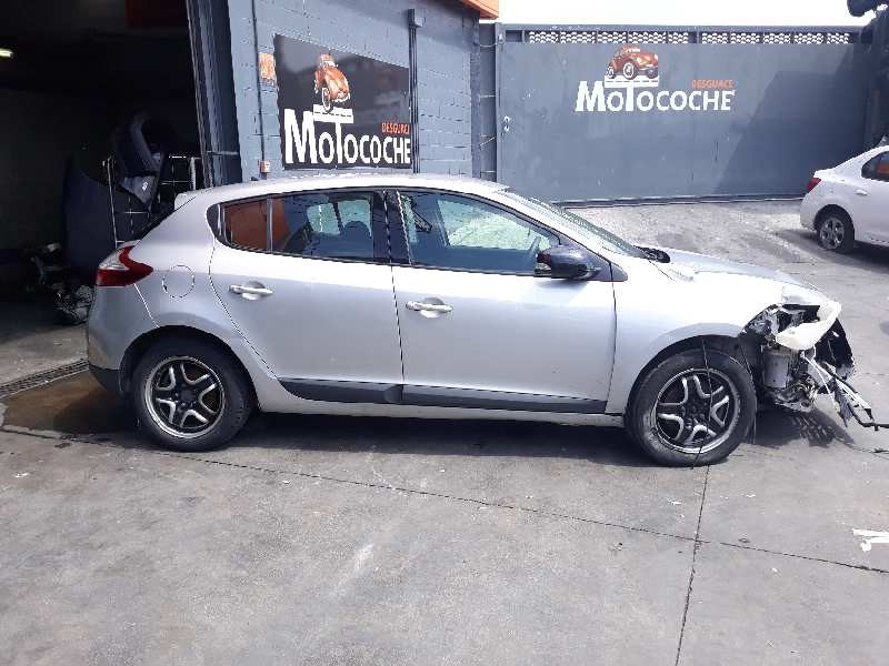 renault megane iii berlina 5 p del año 2011