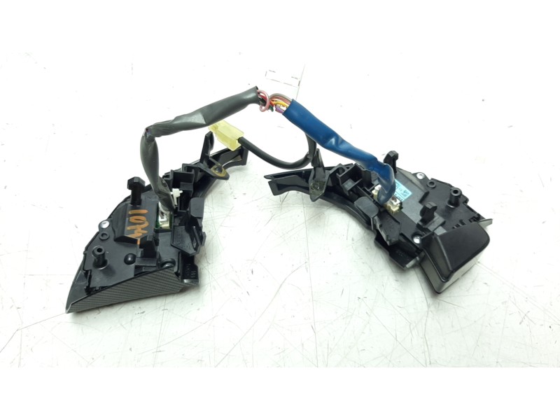 Recambio de mando volante para mazda 3 lim. () 2.2 turbodiesel cat referencia OEM IAM BNP475J303 BNP475J301 