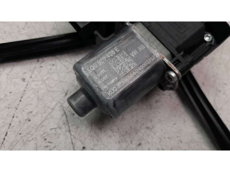 Recambio de elevalunas trasero derecho para seat ateca (khp) fr referencia OEM IAM 575839462A  