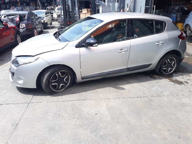 renault megane iii berlina 5 p del año 2011