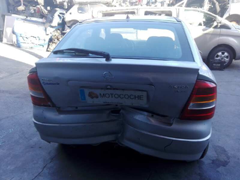 opel astra g berlina del año 2000