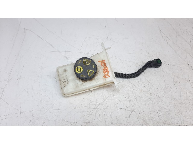 Recambio de deposito servo para peugeot 308 sw 1.5 blue-hdi fap referencia OEM IAM 9807651580  