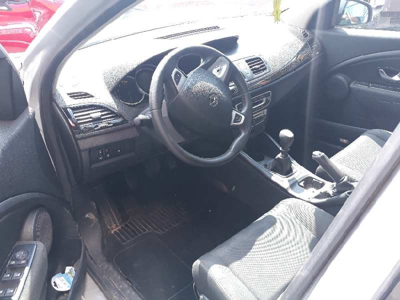 renault megane iii berlina 5 p del año 2011