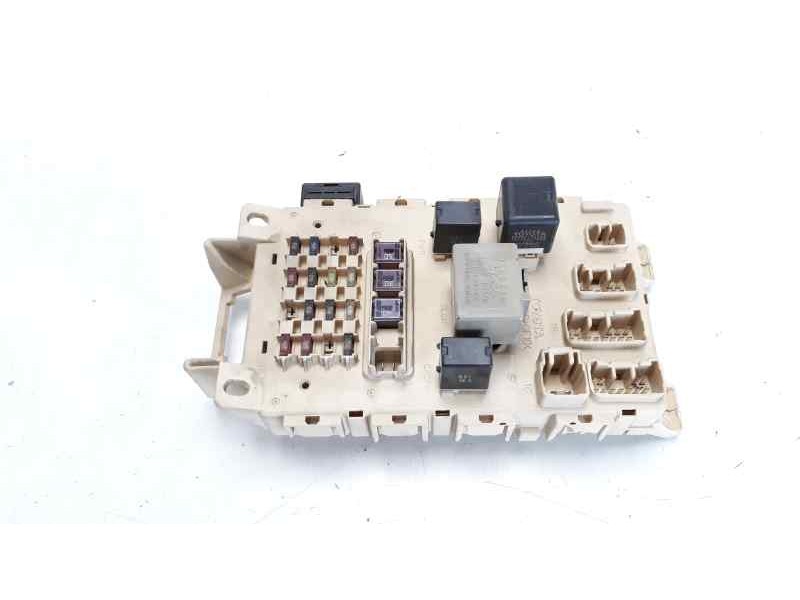 Recambio de caja reles / fusibles para toyota yaris (ncp1/nlp1/scp1) 1.3 expo referencia OEM IAM 8273252020  