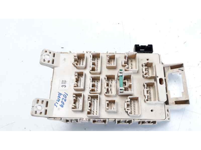Recambio de caja reles / fusibles para toyota yaris (ncp1/nlp1/scp1) 1.3 expo referencia OEM IAM 8273252020  