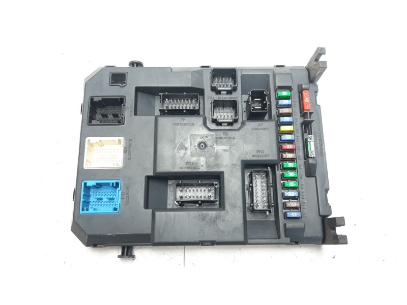 Recambio de caja reles / fusibles para citroen c3 picasso exclusive referencia OEM IAM 9666952380  