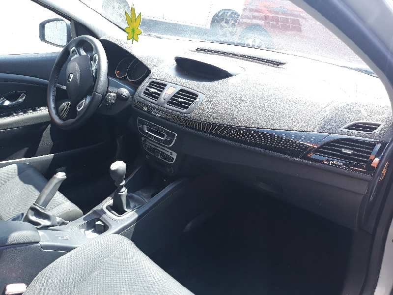 renault megane iii berlina 5 p del año 2011