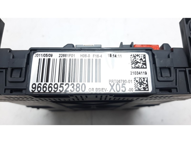Recambio de caja reles / fusibles para citroen c3 picasso exclusive referencia OEM IAM 9666952380  