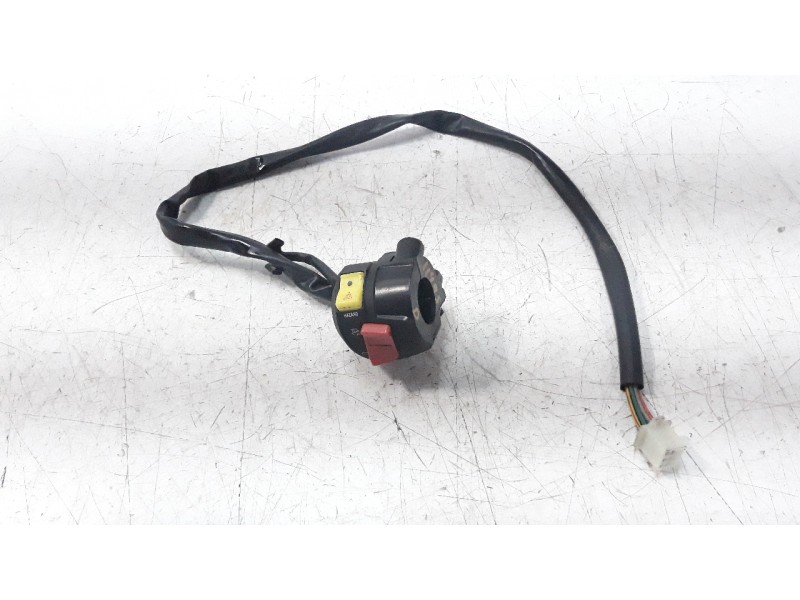 Recambio de piña luces derecha para sym jet 14 125 referencia OEM IAM 35150XN1000  