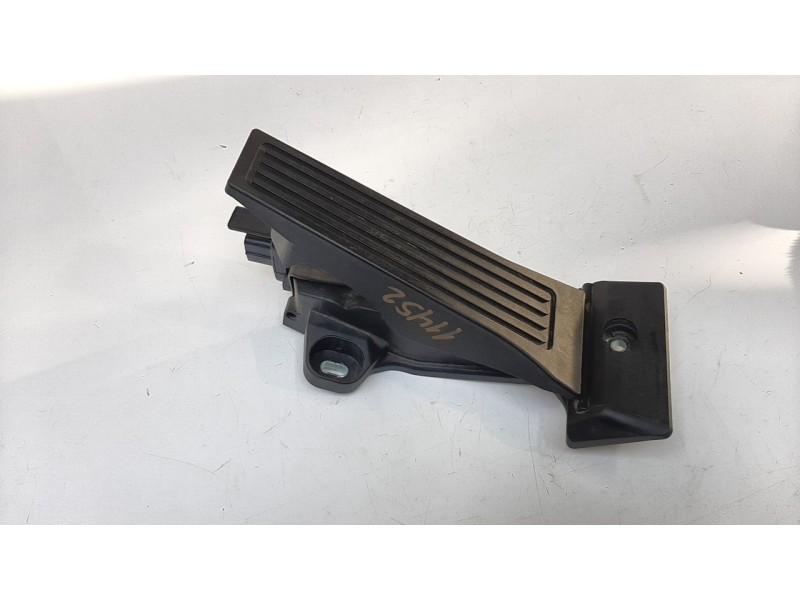 Recambio de potenciometro pedal para hyundai tucson 1.6 cat referencia OEM IAM 32414400  
