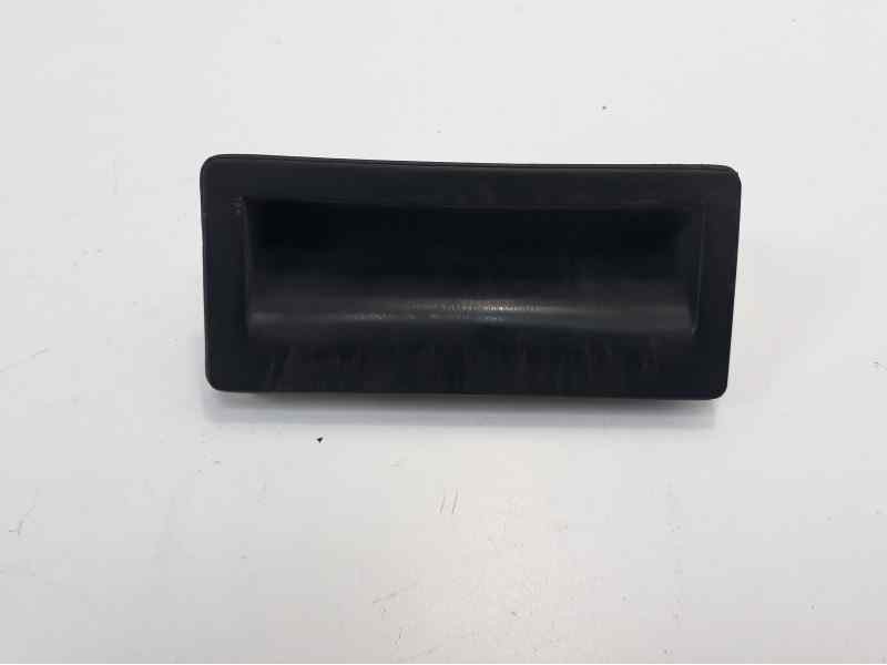 Recambio de maneta exterior porton para audi a3 sedán(8vs) attraction referencia OEM IAM 5N0827566  