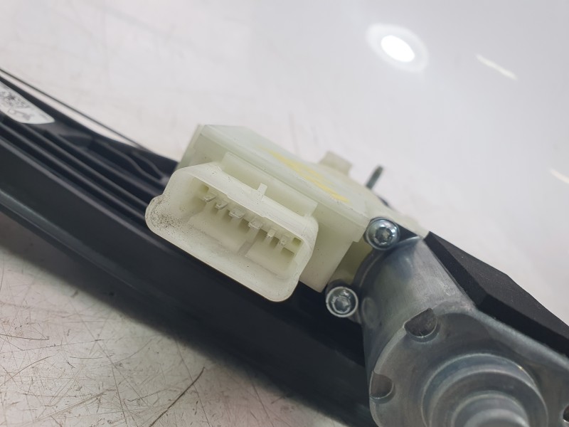 Recambio de elevalunas delantero derecho para renault clio v (b7_) 1.5 blue dci 85 (b7ag) referencia OEM IAM 807201776R  