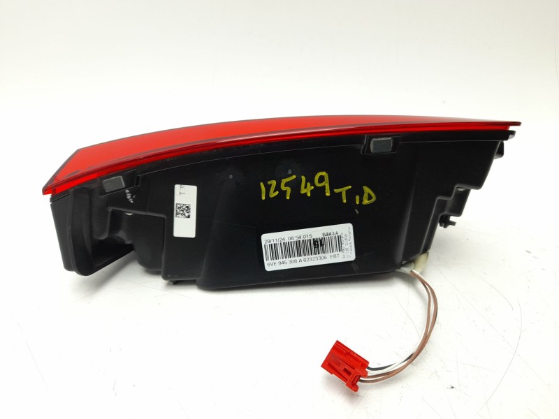 Recambio de piloto trasero derecho interior para skoda fabia iv (pj3) 1.0 mpi referencia OEM IAM 6VE945308A  