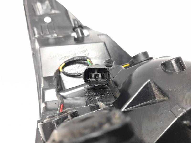 Recambio de piloto trasero izquierdo para mg zs suv (azs1) 1.5 vti referencia OEM IAM 10571681  