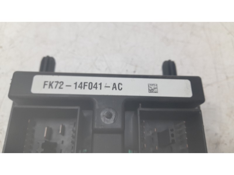 Recambio de caja reles / fusibles para land rover discovery sport (l550) 2.0 d 4x4 referencia OEM IAM FK7214F041AC  