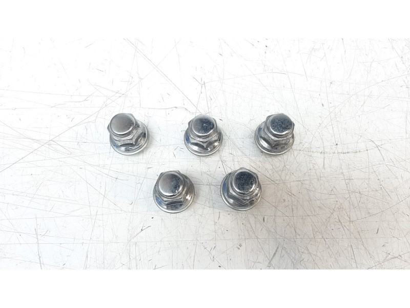 Recambio de herramientas para toyota corolla (e21) referencia OEM IAM TORNILLOS  