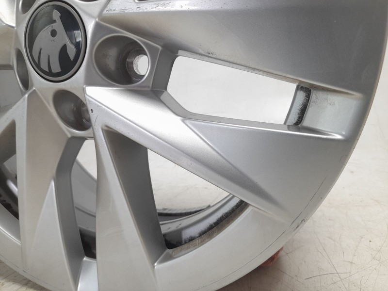 Recambio de llanta para skoda fabia iv (pj3) 1.0 mpi referencia OEM IAM 6VA601025J  