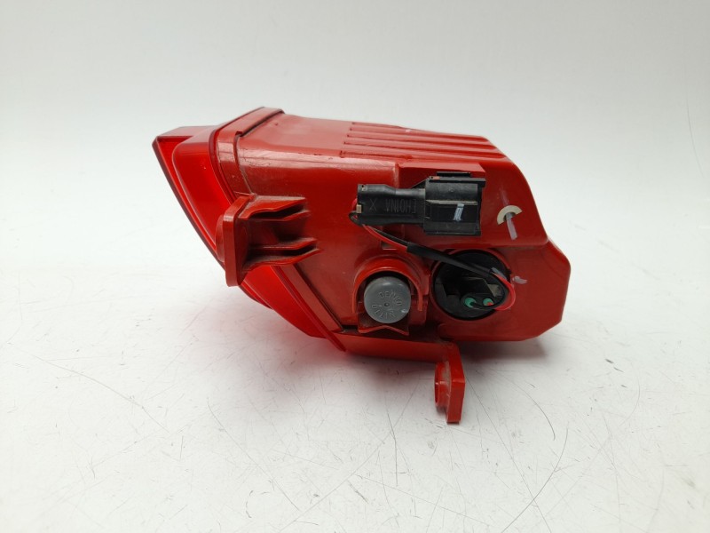 Recambio de piloto trasero central para mg zs 1.5 hybrid+ referencia OEM IAM 10677393  