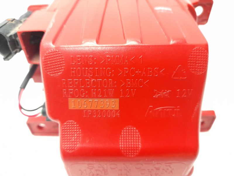 Recambio de piloto trasero central para mg zs 1.5 hybrid+ referencia OEM IAM 10677393  