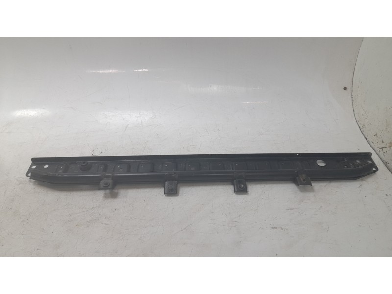 Recambio de travesaño inferior para land rover discovery sport (l550) 2.0 d 4x4 referencia OEM IAM FK728A297AA  
