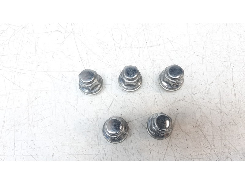 Recambio de herramientas para toyota corolla (e21) referencia OEM IAM TORNILLOS  