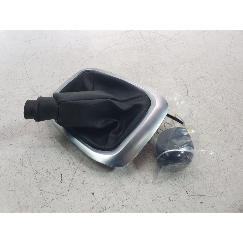Recambio de pomo palanca cambio para renault megane iv hatchback (b9a/m/n_) 1.5 blue dci 115 (b9a6) referencia OEM IAM 969131129