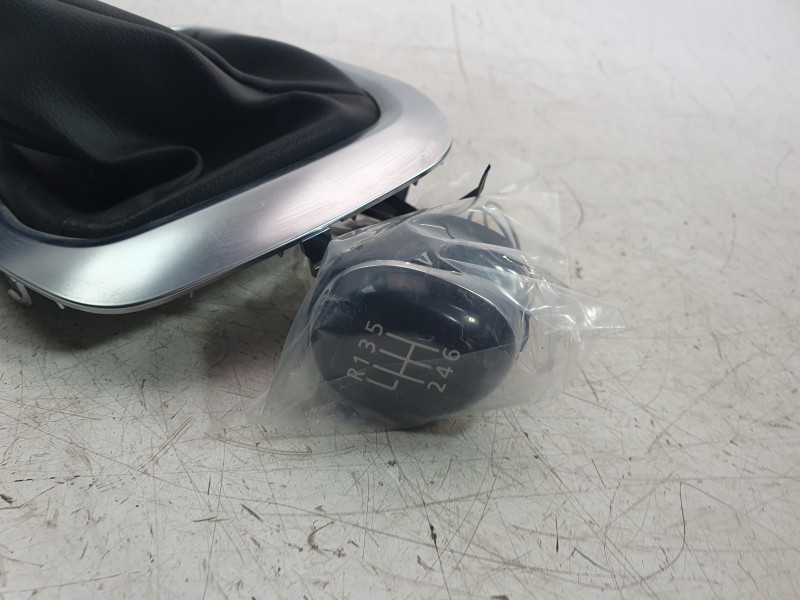 Recambio de pomo palanca cambio para renault megane iv hatchback (b9a/m/n_) 1.5 blue dci 115 (b9a6) referencia OEM IAM 969131129