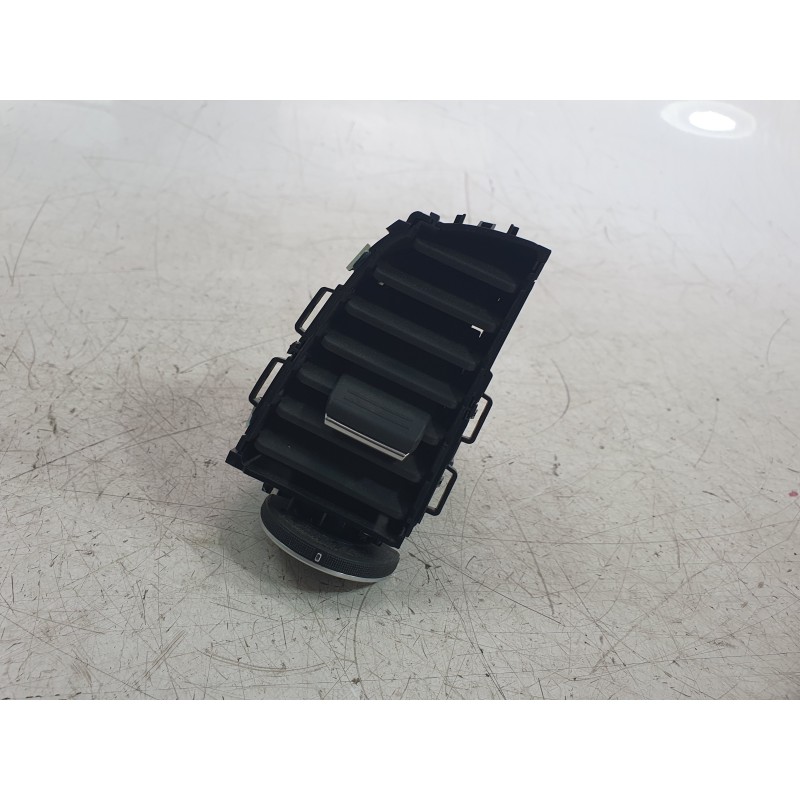 Recambio de aireador central izquierdo para renault megane iv hatchback (b9a/m/n_) 1.5 blue dci 115 (b9a6) referencia OEM IAM 68