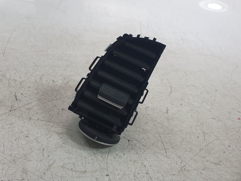 Recambio de aireador central izquierdo para renault megane iv hatchback (b9a/m/n_) 1.5 blue dci 115 (b9a6) referencia OEM IAM 68