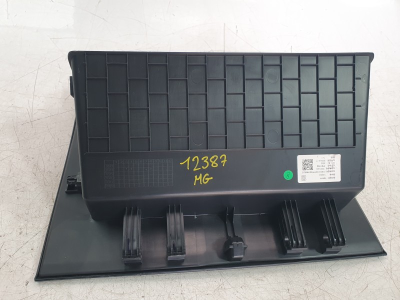 Recambio de guantera para mg zs 1.5 hybrid+ referencia OEM IAM 11406946  