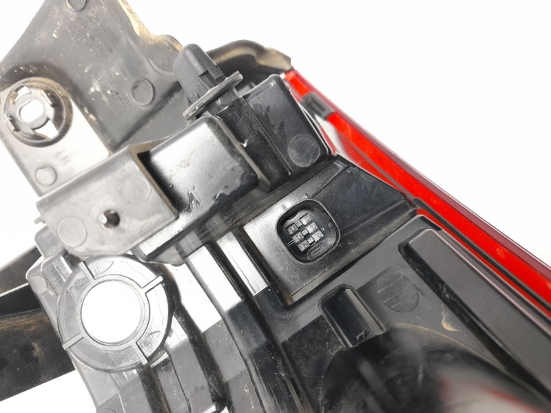 Recambio de piloto trasero izquierdo para ford kuga iii referencia OEM IAM PV4B13405AE  