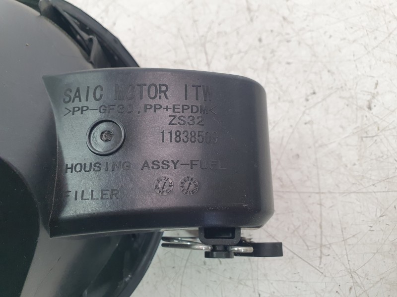 Recambio de tapa exterior combustible para mg zs 1.5 hybrid+ referencia OEM IAM 11413944  