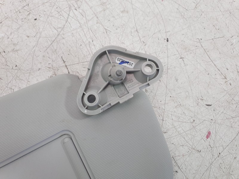 Recambio de parasol derecho para mg zs 1.5 hybrid+ referencia OEM IAM 13920009  