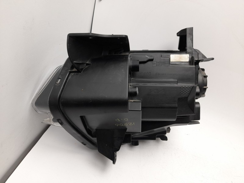 Recambio de faro derecho para kia niro ii (sg2) 1.6 gdi hybrid referencia OEM IAM 92102AT100  