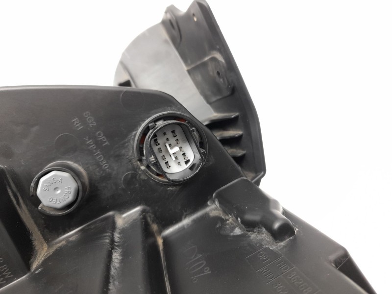 Recambio de faro derecho para kia niro ii (sg2) 1.6 gdi hybrid referencia OEM IAM 92102AT100  