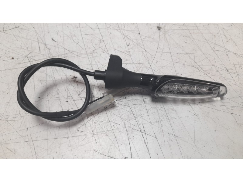 Recambio de piloto trasero izquierdo para triumph street triple 765 rs street triple 765 rs referencia OEM IAM T2707333  