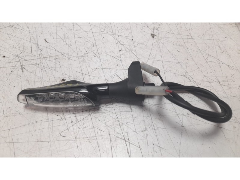 Recambio de piloto trasero izquierdo para triumph street triple 765 rs street triple 765 rs referencia OEM IAM T2707333  