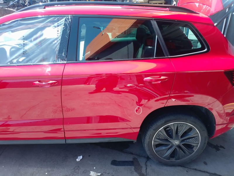 Recambio de puerta trasera izquierda para skoda karoq (nu7, nd7) 1.5 tsi referencia OEM IAM   